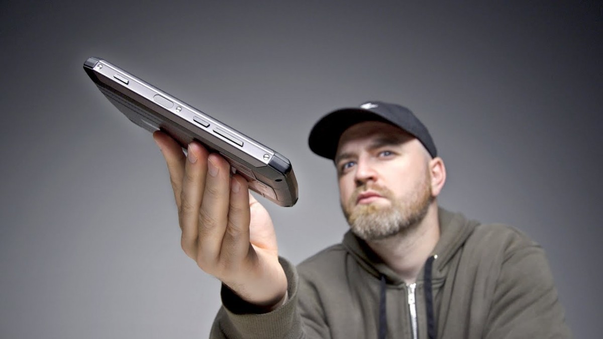 Artistry in Games This-Unique-Smartphone-Is-Fat-For-A-Reason... This Unique Smartphone Is Fat For A Reason... News