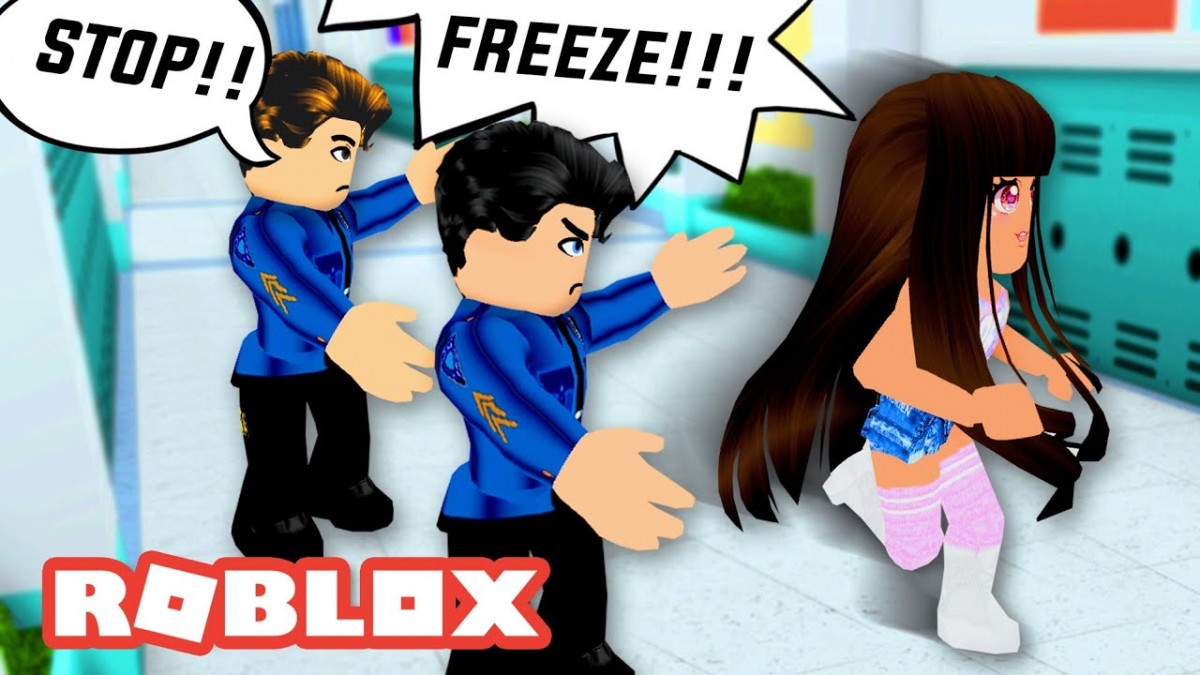 The Crazy Girl Breaks Into The School Royale High Roblox Roleplay